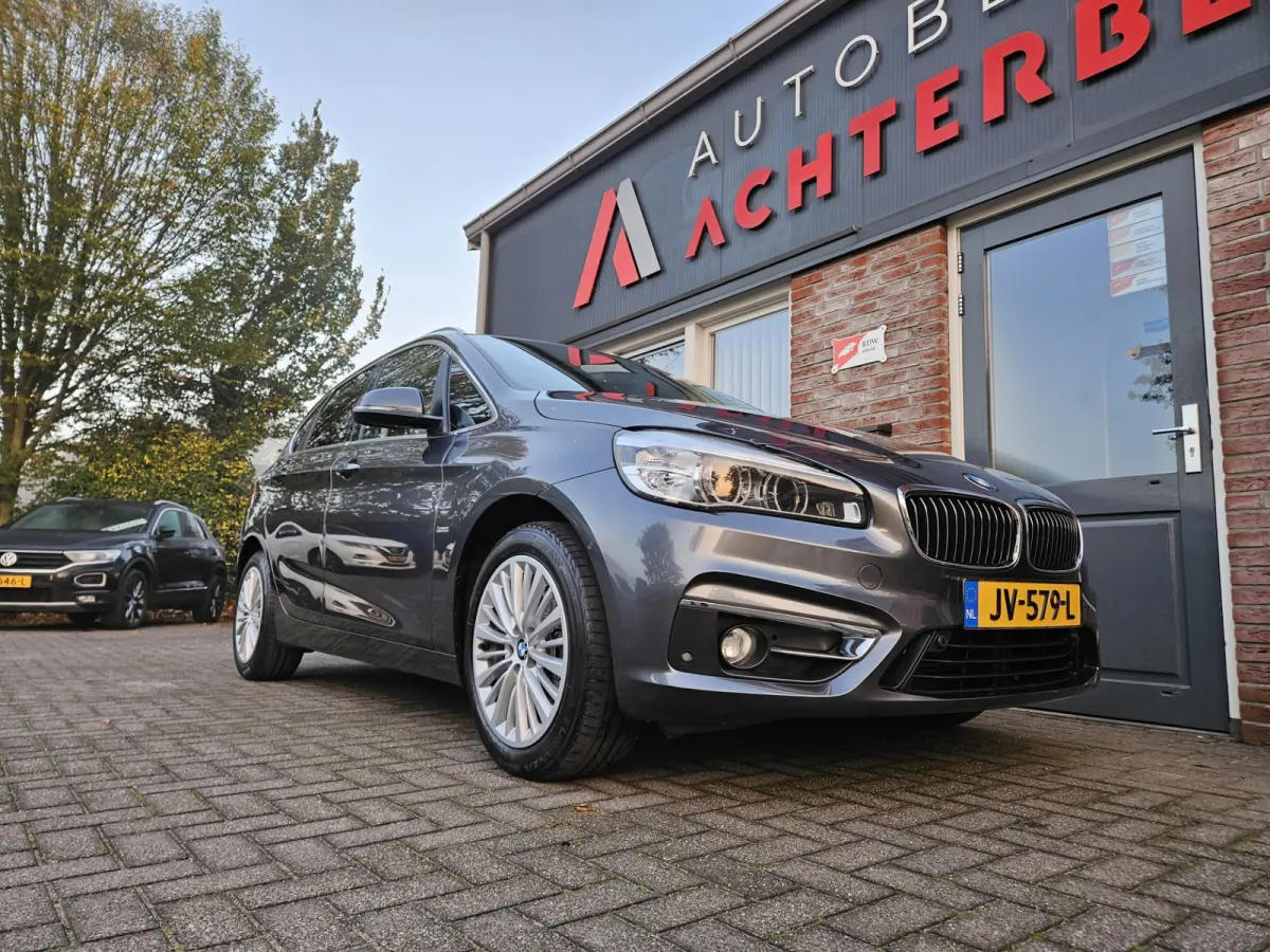 220i Centennial High Executive Trekhaak! Automaat! Leer! Camera! 192PK! NAP! Mooie/Nette Auto!