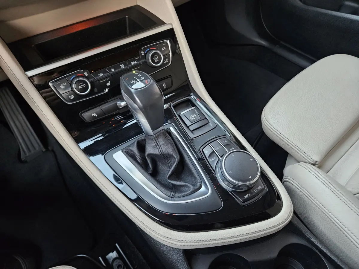 220i Centennial High Executive Trekhaak! Automaat! Leer! Camera! 192PK! NAP! Mooie/Nette Auto!