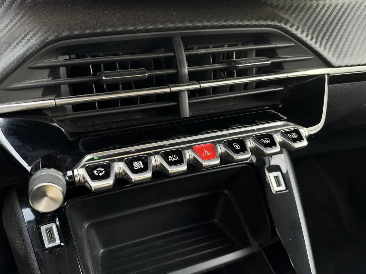 1.2 PureTech Active Pack | Carplay | Navigatie | Cruise | DAB | LED | Sensoren | Lichtmetaal