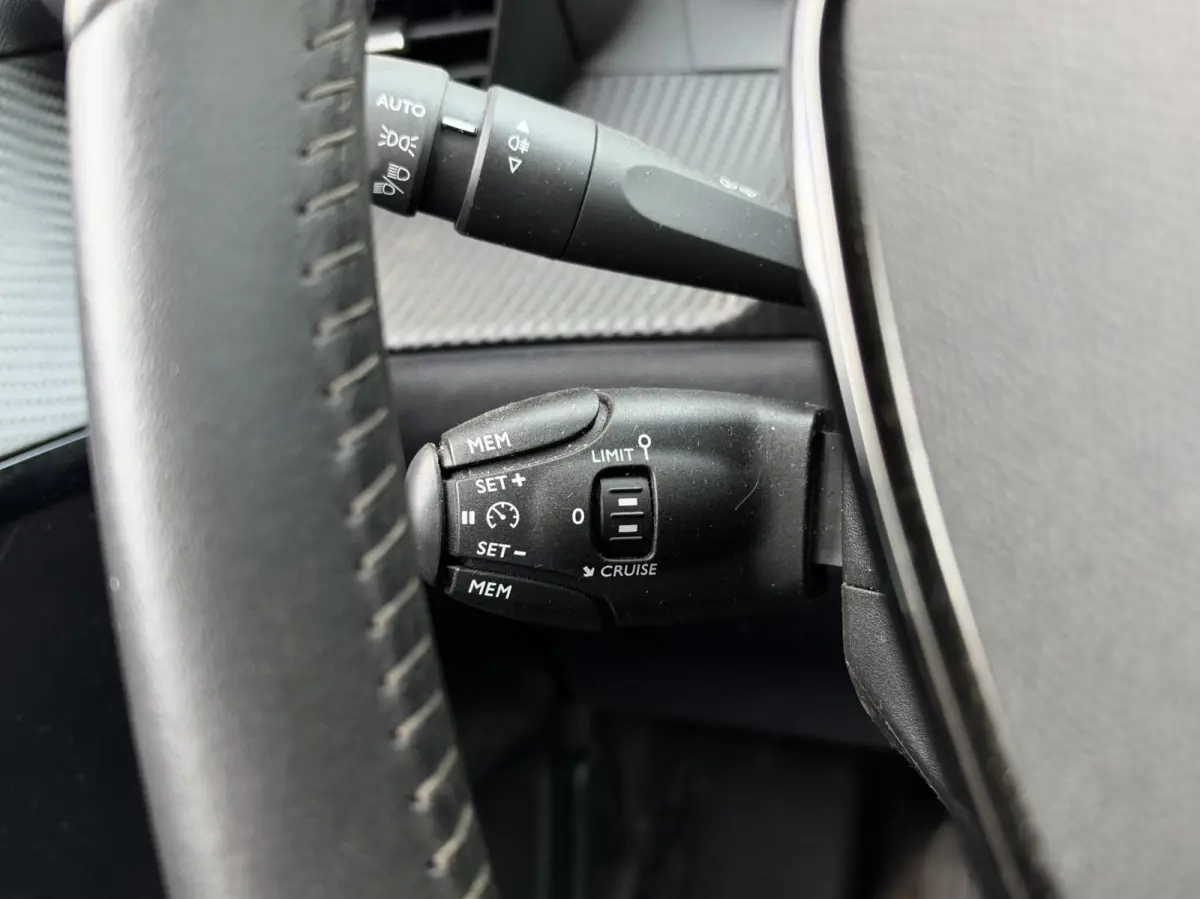 1.2 PureTech Active Pack | Carplay | Navigatie | Cruise | DAB | LED | Sensoren | Lichtmetaal