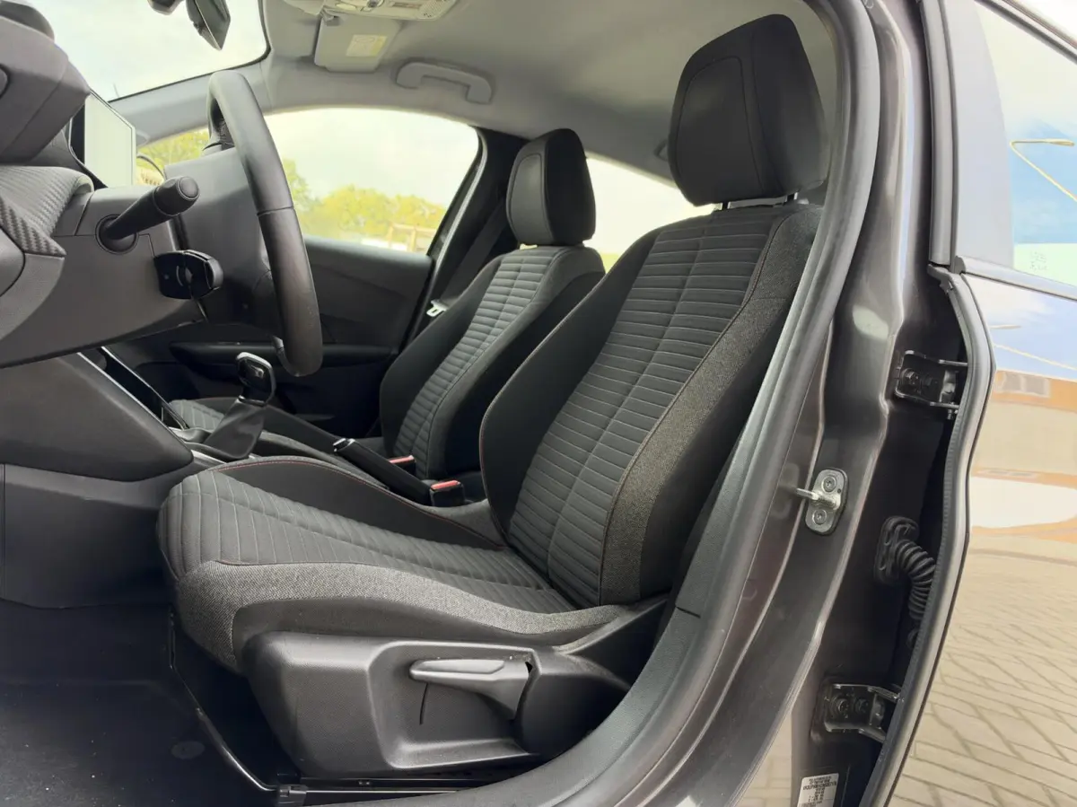 1.2 PureTech Active Pack | Carplay | Navigatie | Cruise | DAB | LED | Sensoren | Lichtmetaal