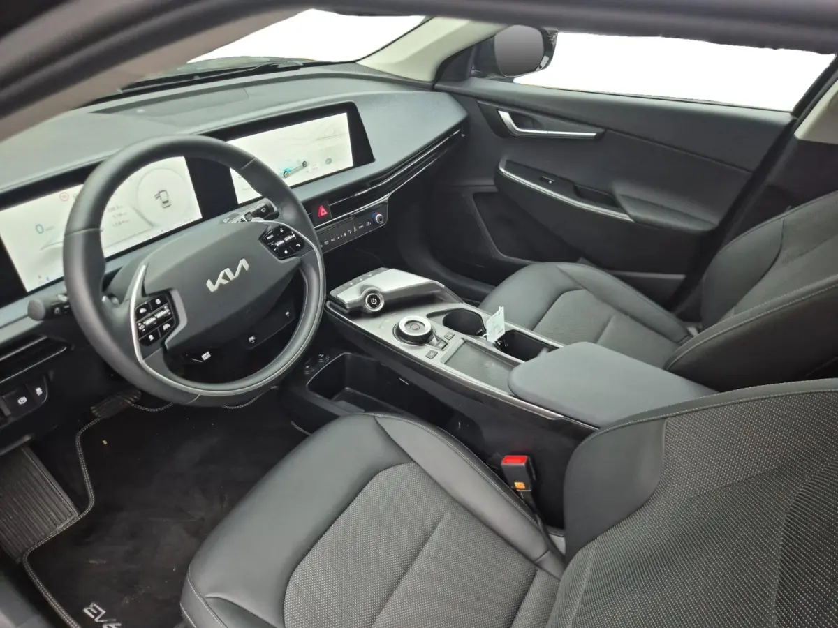 Light Edition 58 kWh | Airco | Navi | Camera | Cruise Control | Stoelverwarming | Stuurverwarming | SOH 100% |