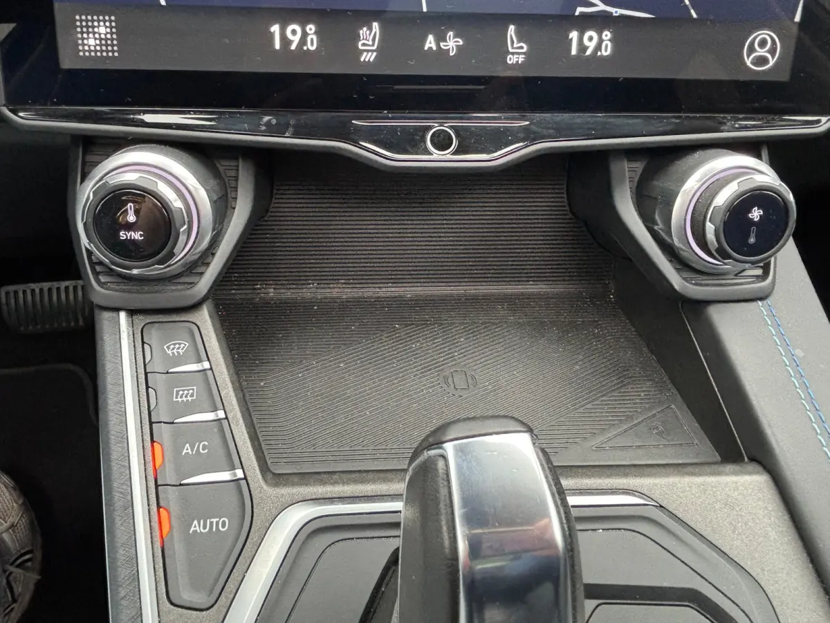 1.5 PHEV Plug in Hybrid - Volaton Blue - BLIS/Panorama/Trekhaak - 69dkm