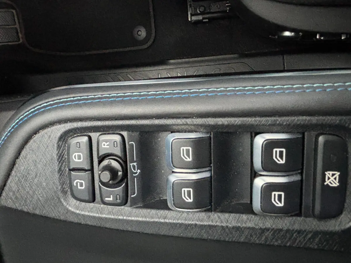 1.5 PHEV Plug in Hybrid - Volaton Blue - BLIS/Panorama/Trekhaak - 69dkm
