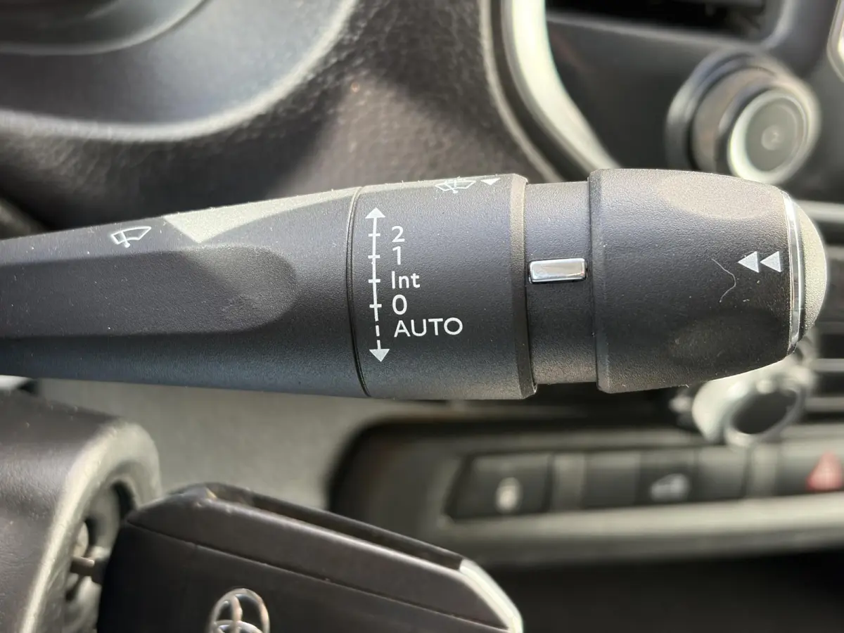 2.0 D-4D Long*3-PERS*A/C*CRUISE*CAM*NAVI*HAAK*