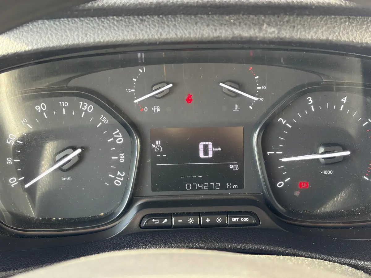 2.0 D-4D Long*3-PERS*A/C*CRUISE*CAM*NAVI*HAAK*