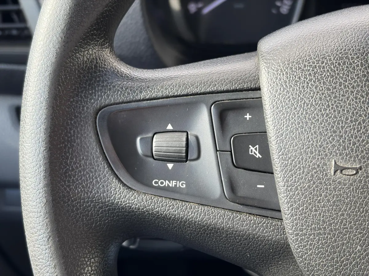 2.0 D-4D Long*3-PERS*A/C*CRUISE*CAM*NAVI*HAAK*