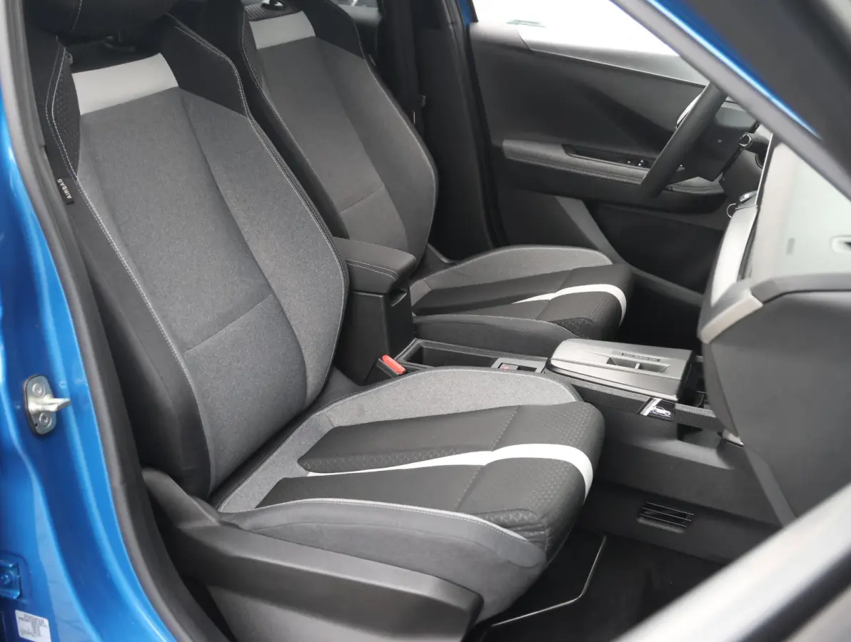 GS 44 kWh Demo Deal! | Winter Pack | Navigatie | Camera | Sensoren | 8 jaar garantie!