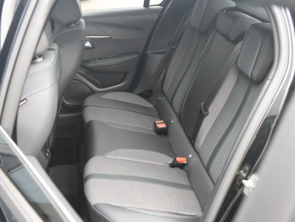 EV Allure Pack 50 kWh 1e eigenaar | LED | Navigatie | 3-FASE | Apple Carplay & Android Auto