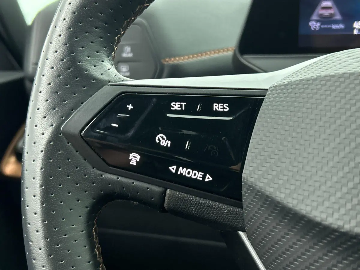 Business 62 kWh Airco Climate control Navigatie Carplay Adaptive Cruise Control Ambient Light Parkeersensoren Camera