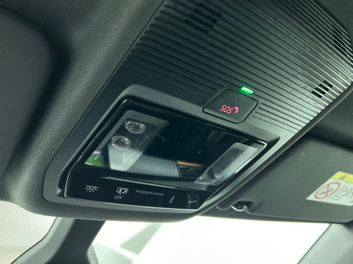 Business 62 kWh Airco Climate control Navigatie Carplay Adaptive Cruise Control Ambient Light Parkeersensoren Camera