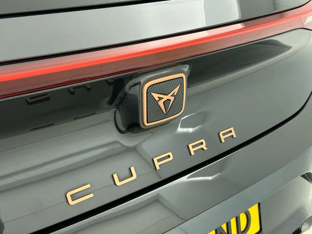 Business 62 kWh Airco Climate control Navigatie Carplay Adaptive Cruise Control Ambient Light Parkeersensoren Camera