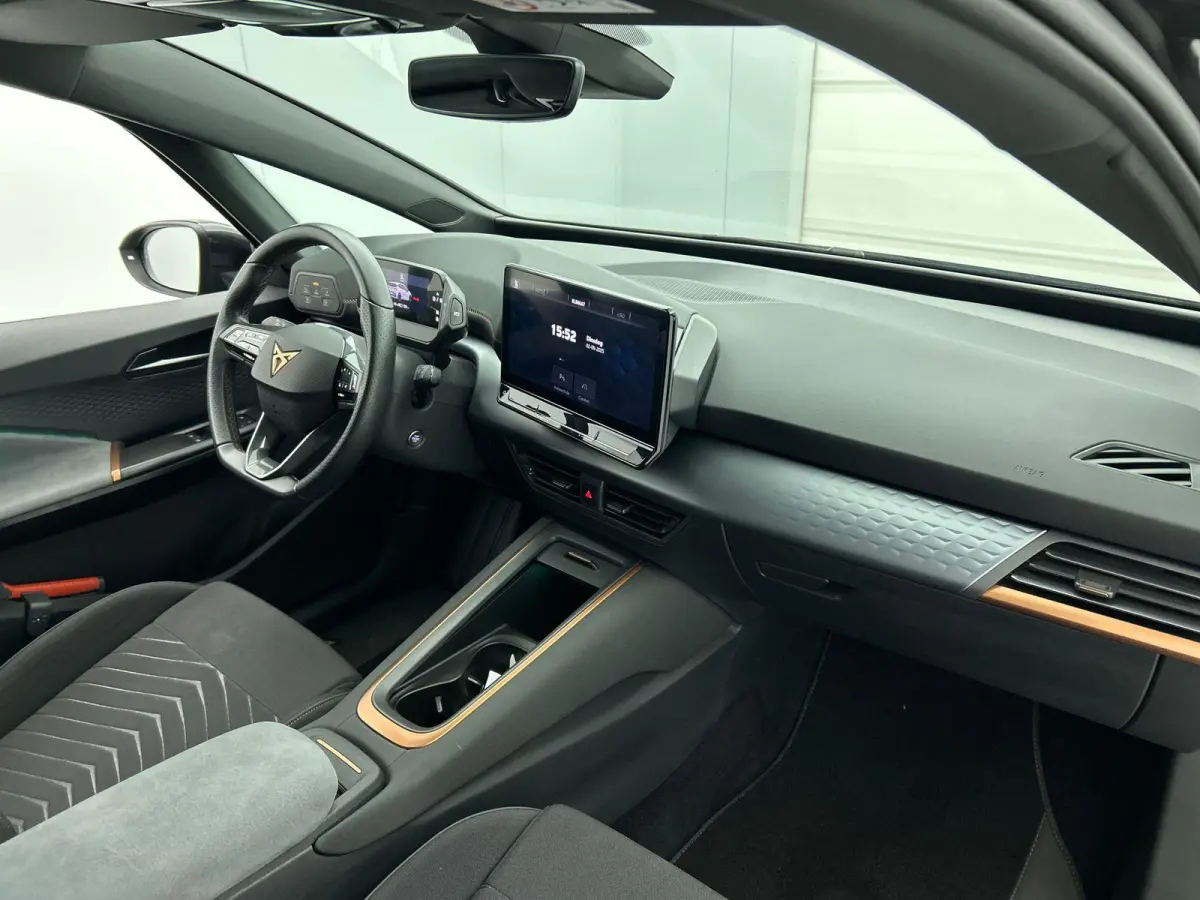 Business 62 kWh Airco Climate control Navigatie Carplay Adaptive Cruise Control Ambient Light Parkeersensoren Camera