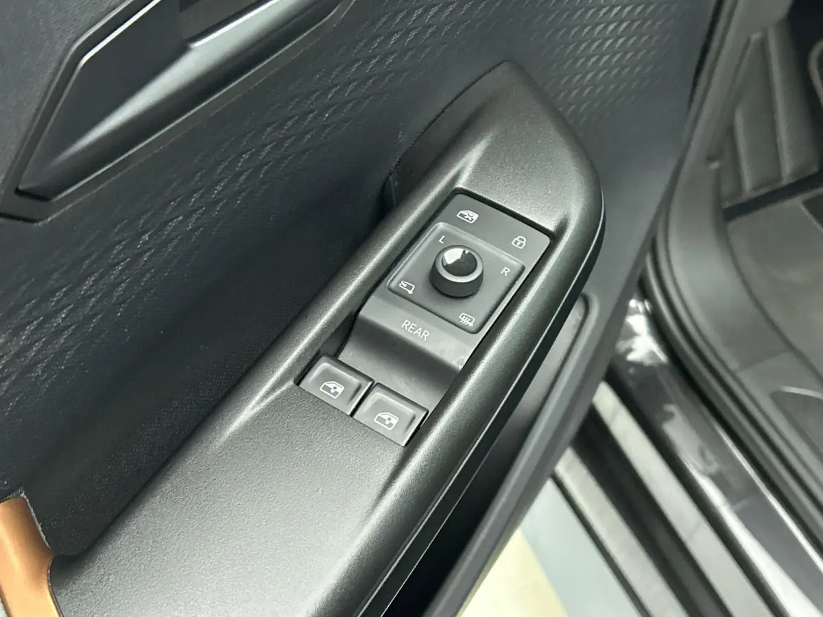 Business 62 kWh Airco Climate control Navigatie Carplay Adaptive Cruise Control Ambient Light Parkeersensoren Camera