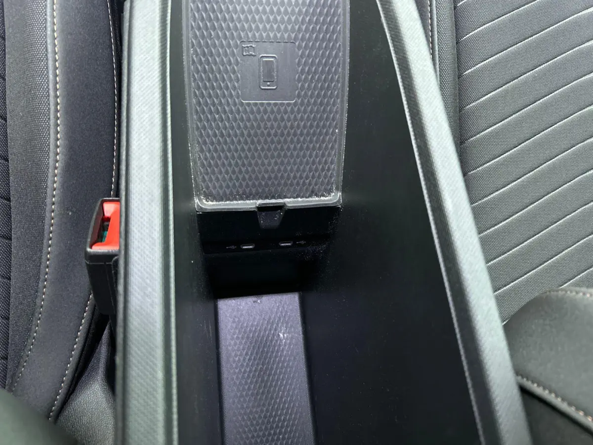 Business 62 kWh Airco Climate control Navigatie Carplay Adaptive Cruise Control Ambient Light Parkeersensoren Camera