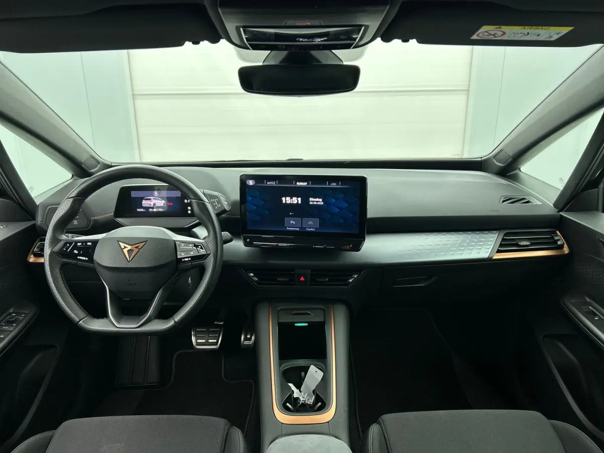Business 62 kWh Airco Climate control Navigatie Carplay Adaptive Cruise Control Ambient Light Parkeersensoren Camera