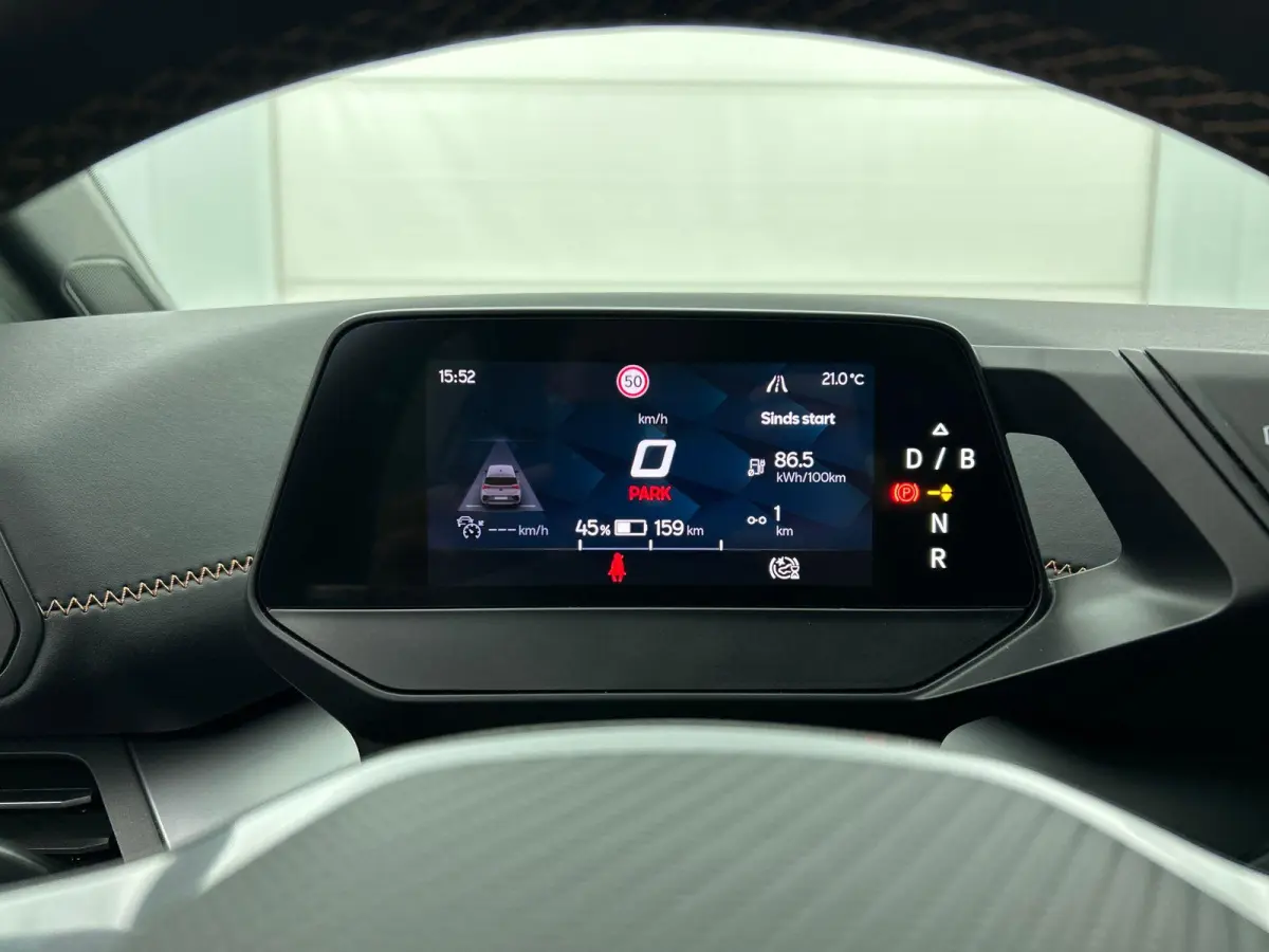 Business 62 kWh Airco Climate control Navigatie Carplay Adaptive Cruise Control Ambient Light Parkeersensoren Camera