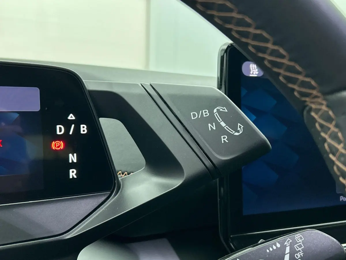Business 62 kWh Airco Climate control Navigatie Carplay Adaptive Cruise Control Ambient Light Parkeersensoren Camera