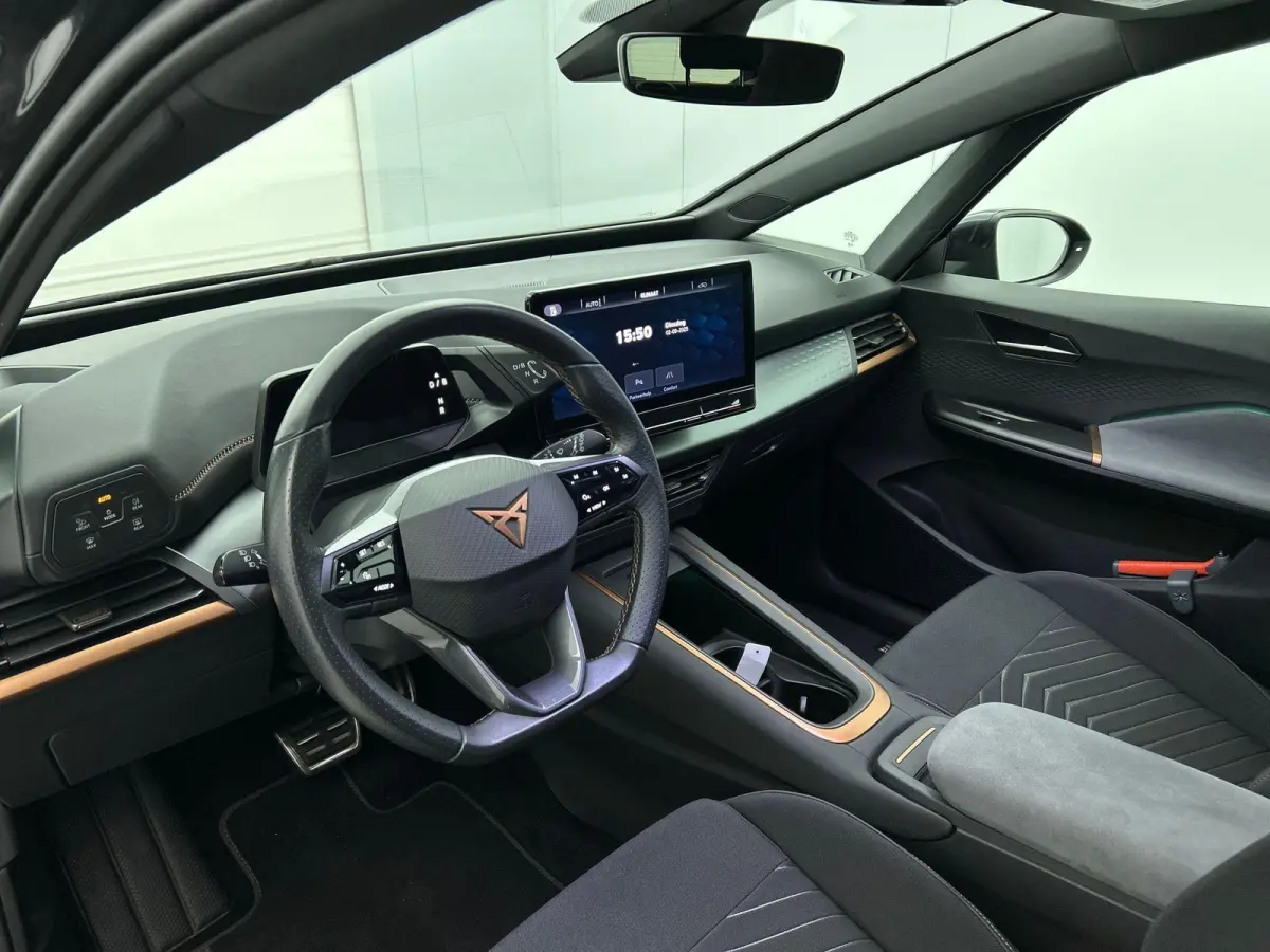 Business 62 kWh Airco Climate control Navigatie Carplay Adaptive Cruise Control Ambient Light Parkeersensoren Camera