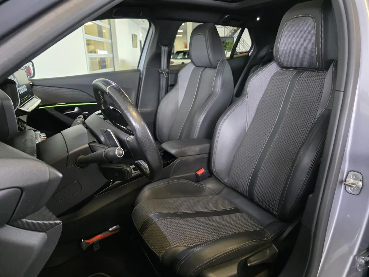 1.2 PureTech GT-Line | NL-Auto | Trekhaak | Schuif/kanteldak | Apple Carplay & Android Auto
