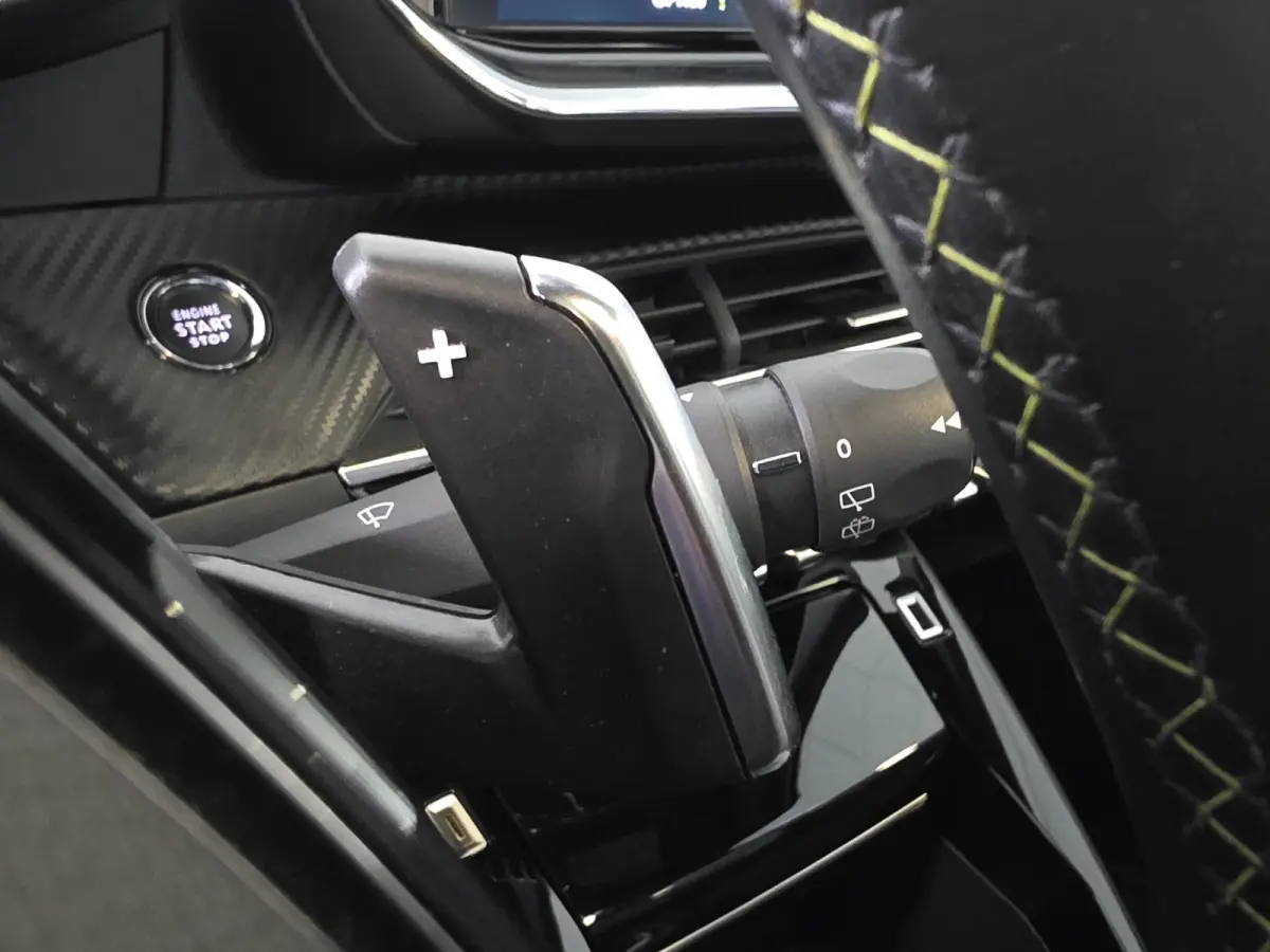 1.2 PureTech GT-Line | NL-Auto | Trekhaak | Schuif/kanteldak | Apple Carplay & Android Auto