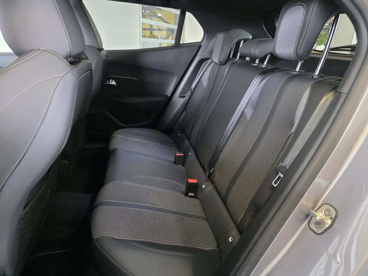 1.2 PureTech GT-Line | NL-Auto | Trekhaak | Schuif/kanteldak | Apple Carplay & Android Auto