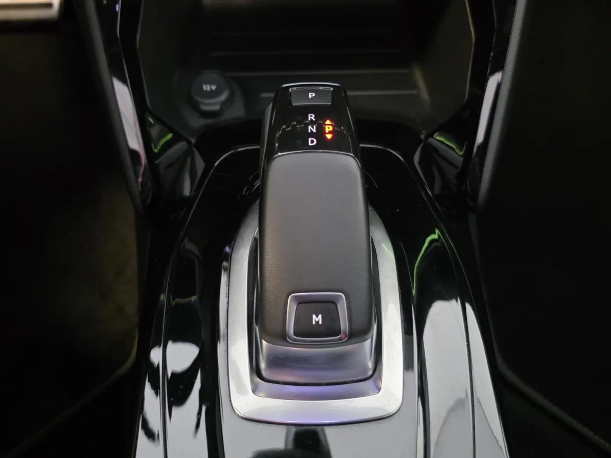 1.2 PureTech GT-Line | NL-Auto | Trekhaak | Schuif/kanteldak | Apple Carplay & Android Auto