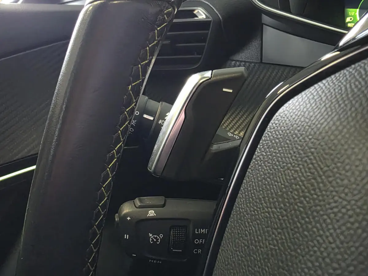 1.2 PureTech GT-Line | NL-Auto | Trekhaak | Schuif/kanteldak | Apple Carplay & Android Auto