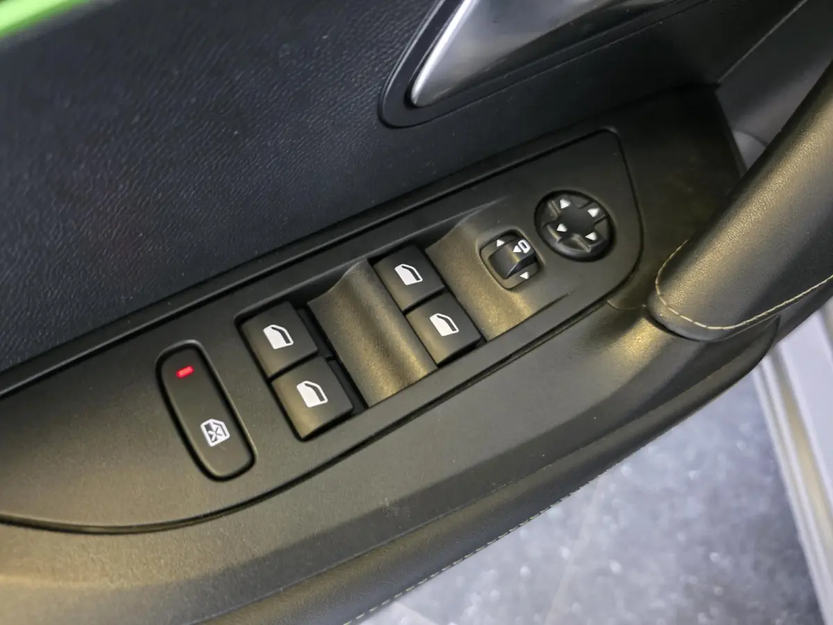 1.2 PureTech GT-Line | NL-Auto | Trekhaak | Schuif/kanteldak | Apple Carplay & Android Auto