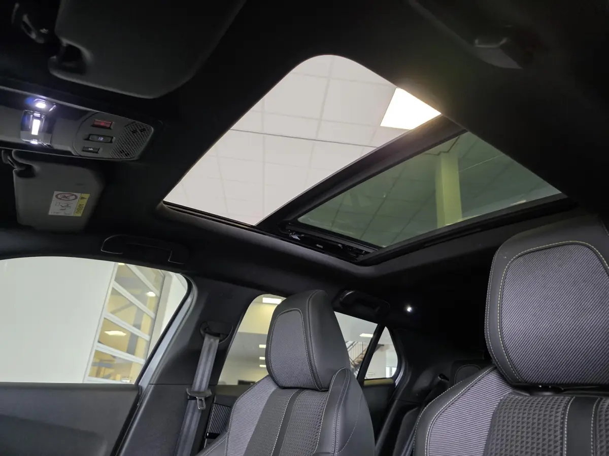 1.2 PureTech GT-Line | NL-Auto | Trekhaak | Schuif/kanteldak | Apple Carplay & Android Auto