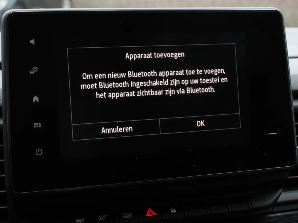 2.0 Blue dCi 150pk T30 L2H1 Advance Automaat Navigatie Airco Lichtmetalen velgen Betimmering Trekhaak Camera Parkeer sensoren Dab