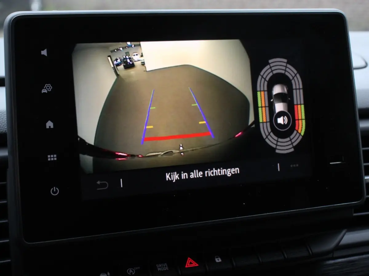 2.0 Blue dCi 150pk T30 L2H1 Advance Automaat Navigatie Airco Lichtmetalen velgen Betimmering Trekhaak Camera Parkeer sensoren Dab