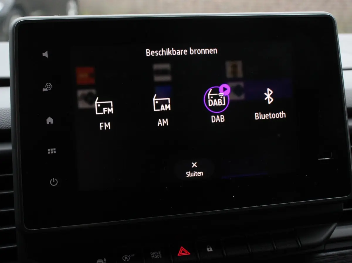 2.0 Blue dCi 150pk T30 L2H1 Advance Automaat Navigatie Airco Lichtmetalen velgen Betimmering Trekhaak Camera Parkeer sensoren Dab