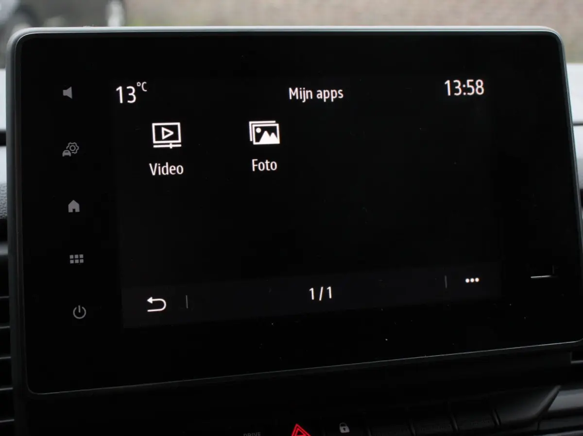 2.0 Blue dCi 150pk T30 L2H1 Advance Automaat Navigatie Airco Lichtmetalen velgen Betimmering Trekhaak Camera Parkeer sensoren Dab