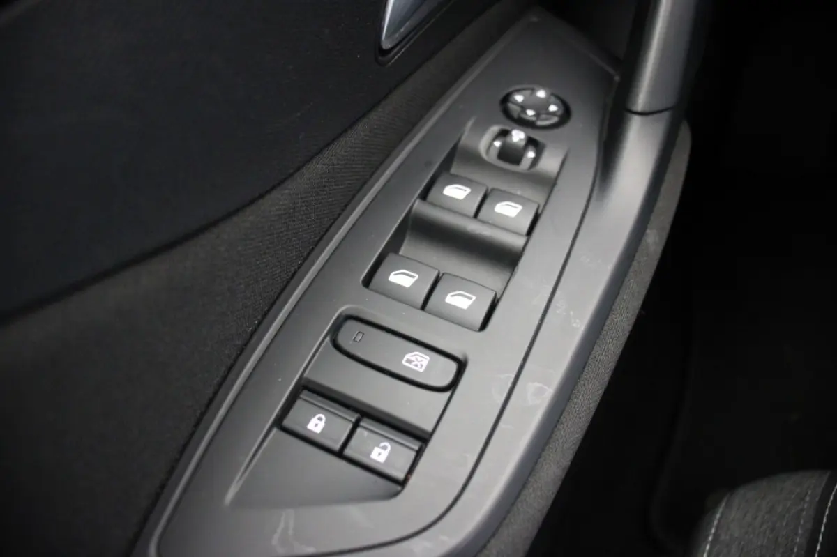1.2 PureTech Active Pack Business - Digitaal Cockpit, Carplay, Cruise, Trekhaak