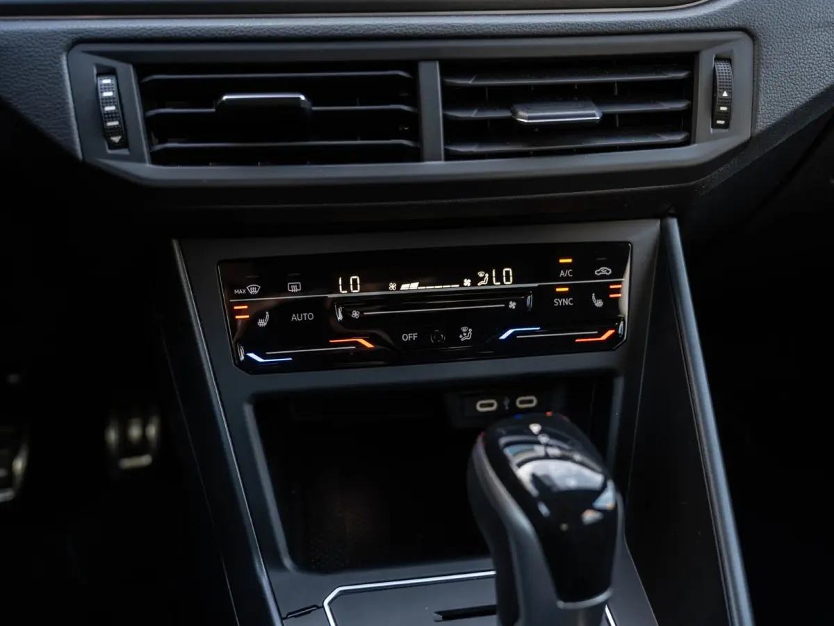 1.0 TSI 3xR-Line Matrix/Camera/AppleCarplay