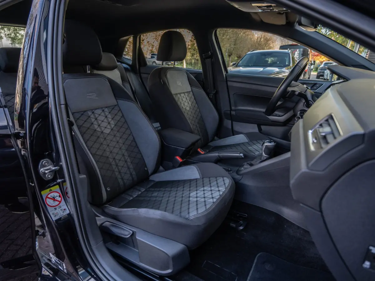 1.0 TSI 3xR-Line Matrix/Camera/AppleCarplay