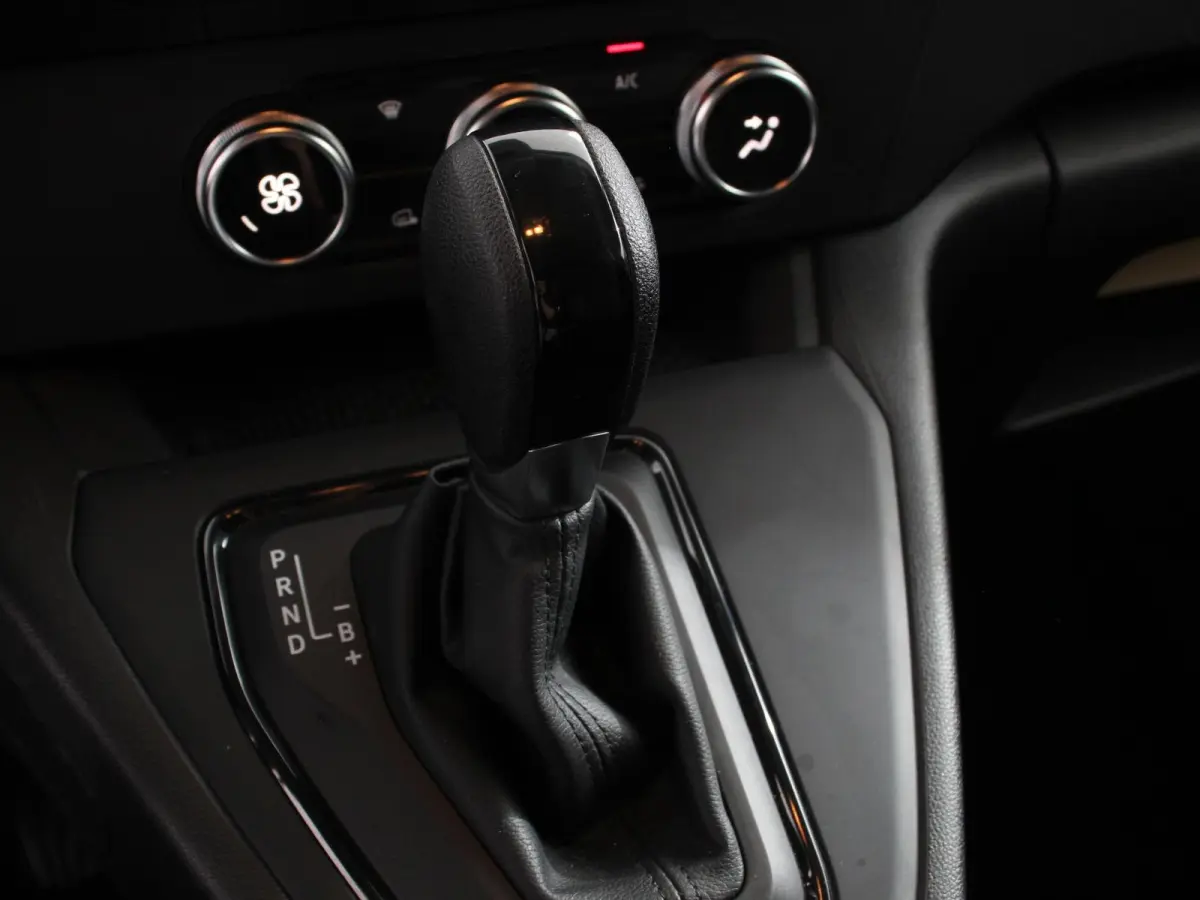 Acenta L1 45 kWh Automaat Airco Cruise control bluetooth Radio Elektrische ramen Schuifdeur