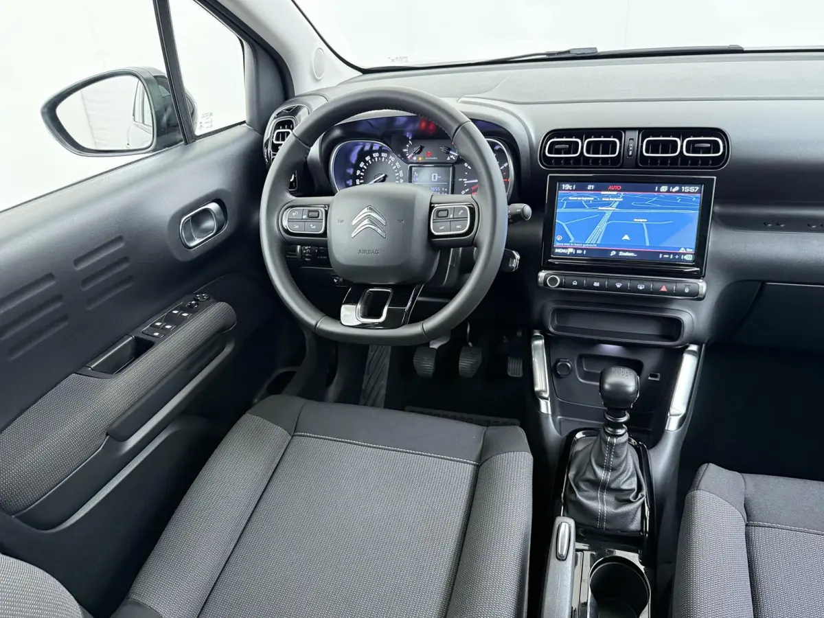 SUV Shine 110pk | Navigatie | Achteruitrijcamera | Climate Control | Cruise Control | Parkeersensoren | Apple Carplay / Android Auto | DAB+ radio | Bluetooth | Elektrisch inklapbare spiegels