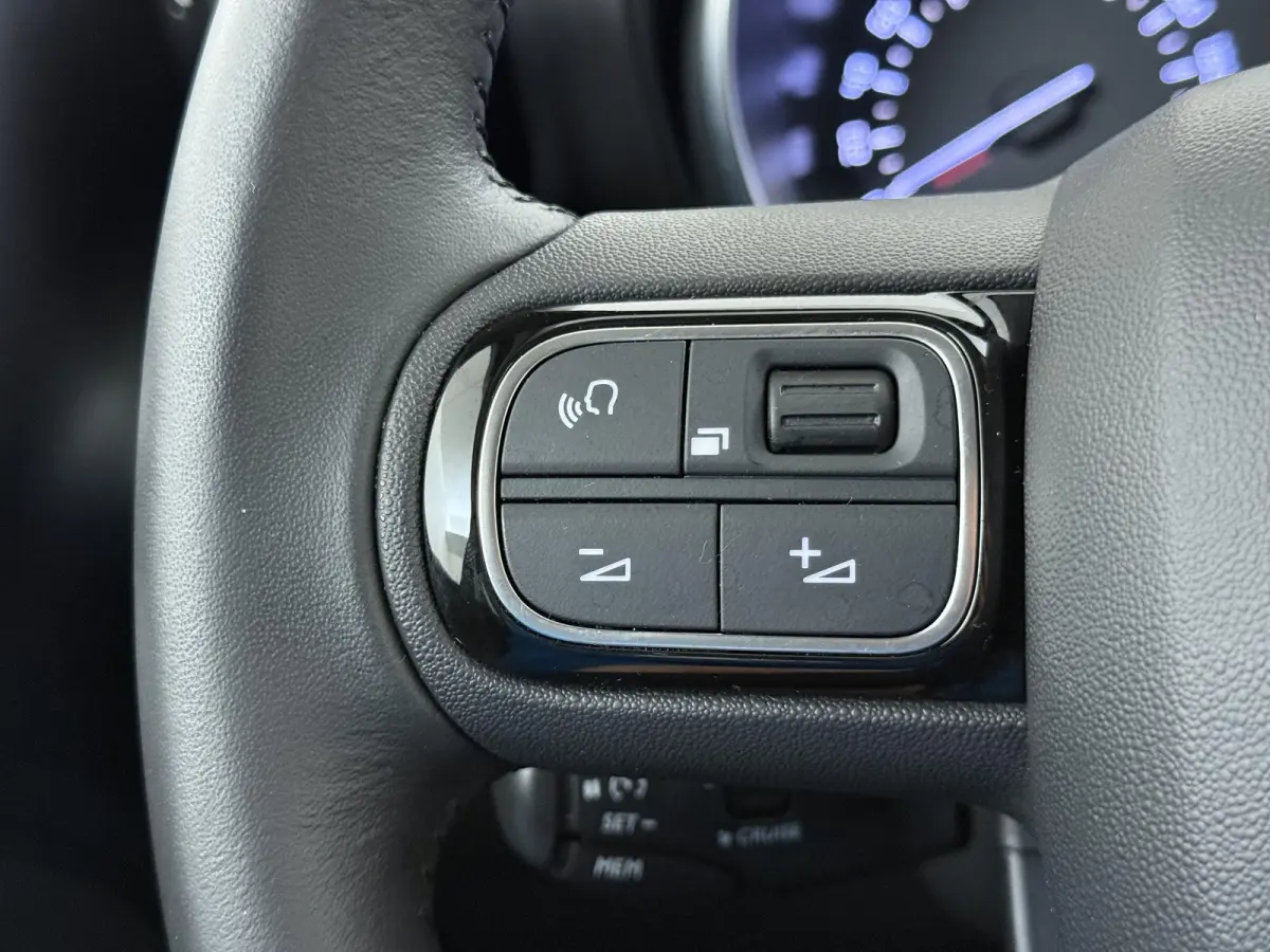 SUV Shine 110pk | Navigatie | Achteruitrijcamera | Climate Control | Cruise Control | Parkeersensoren | Apple Carplay / Android Auto | DAB+ radio | Bluetooth | Elektrisch inklapbare spiegels