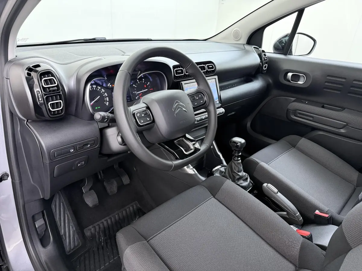 SUV Shine 110pk | Camera | Navigatie | Climate Control | Cruise Control | Parkeersensoren | Apple Carplay / Android Auto | DAB+ radio | Bluetooth | Elektrisch inklapbare spiegels | Automatis
