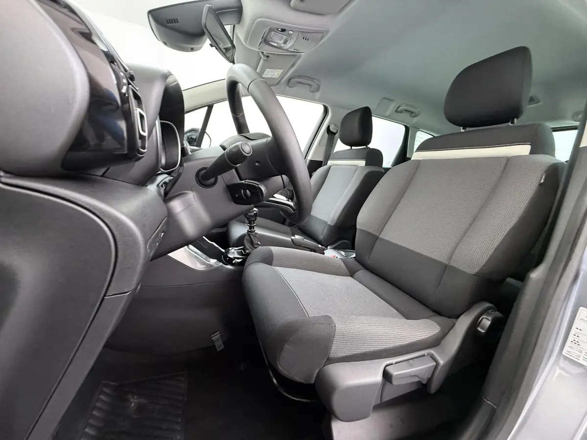 SUV Shine 110pk | Camera | Navigatie | Climate Control | Cruise Control | Parkeersensoren | Apple Carplay / Android Auto | DAB+ radio | Bluetooth | Elektrisch inklapbare spiegels | Automatis