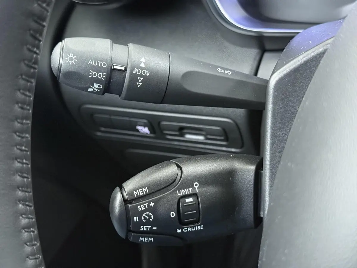 SUV Shine 110pk | Navigatie | Achteruitrijcamera | Climate Control | Cruise Control | Parkeersensoren | Apple Carplay / Android Auto | DAB+ radio | Bluetooth | Elektrisch inklapbare spiegels