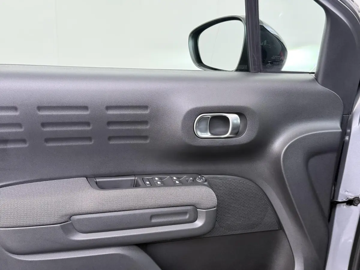 SUV Shine 110pk | Navigatie | Achteruitrijcamera | Climate Control | Cruise Control | Parkeersensoren | Apple Carplay / Android Auto | DAB+ radio | Bluetooth | Elektrisch inklapbare spiegels