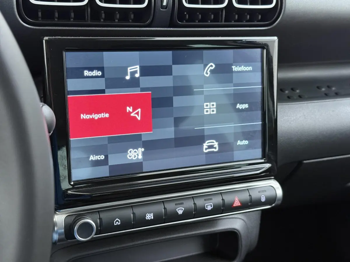 SUV Shine 110pk | Navigatie | Achteruitrijcamera | Climate Control | Cruise Control | Parkeersensoren | Apple Carplay / Android Auto | DAB+ radio | Bluetooth | Elektrisch inklapbare spiegels