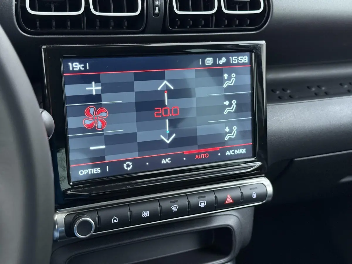 SUV Shine 110pk | Navigatie | Achteruitrijcamera | Climate Control | Cruise Control | Parkeersensoren | Apple Carplay / Android Auto | DAB+ radio | Bluetooth | Elektrisch inklapbare spiegels