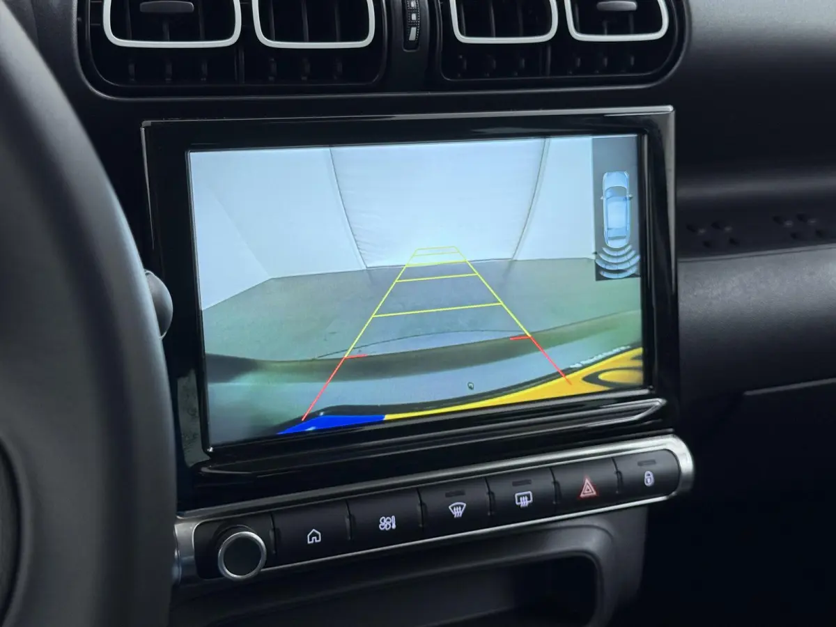 SUV Shine 110pk | Navigatie | Achteruitrijcamera | Climate Control | Cruise Control | Parkeersensoren | Apple Carplay / Android Auto | DAB+ radio | Bluetooth | Elektrisch inklapbare spiegels