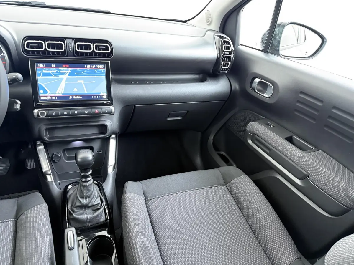 SUV Shine 110pk | Navigatie | Achteruitrijcamera | Climate Control | Cruise Control | Parkeersensoren | Apple Carplay / Android Auto | DAB+ radio | Bluetooth | Elektrisch inklapbare spiegels