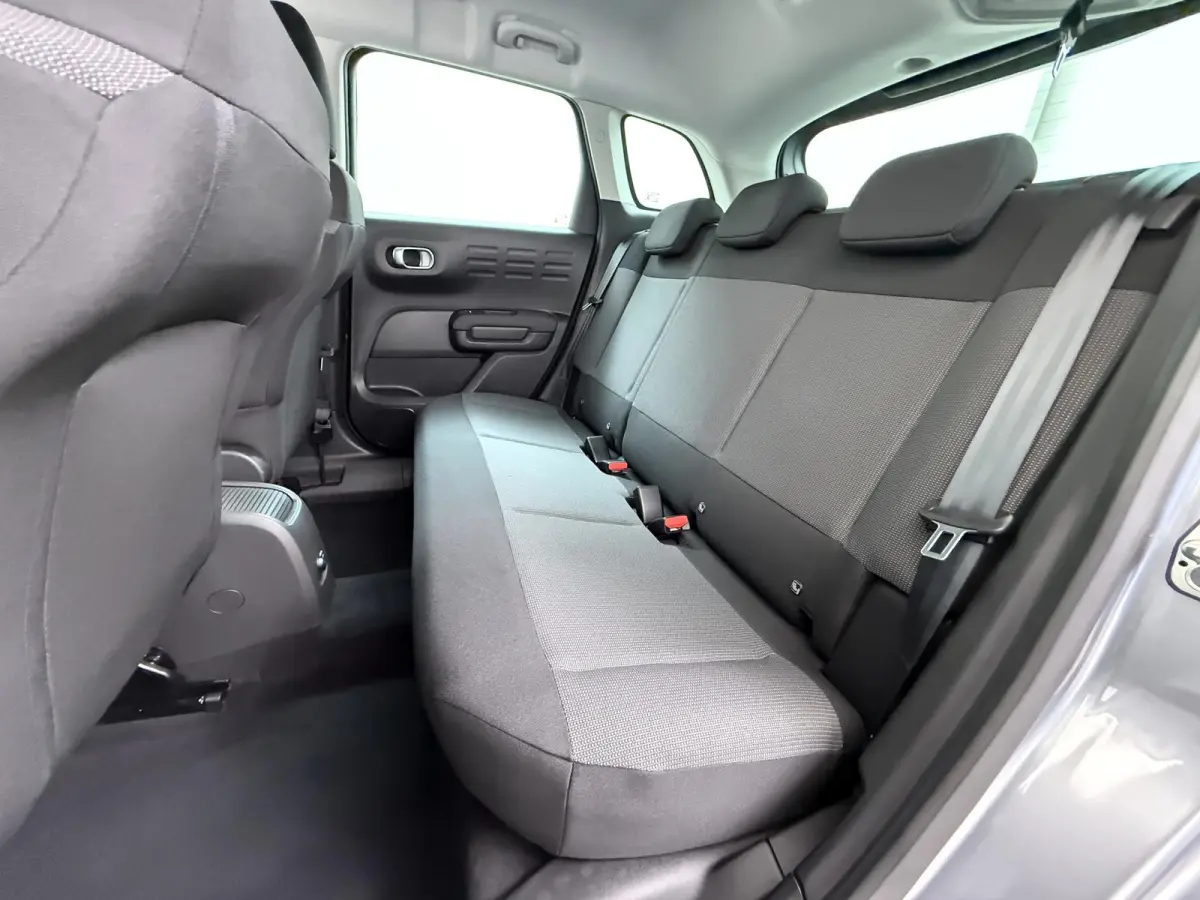 SUV Shine 110pk | Navigatie | Achteruitrijcamera | Climate Control | Cruise Control | Parkeersensoren | Apple Carplay / Android Auto | DAB+ radio | Bluetooth | Elektrisch inklapbare spiegels