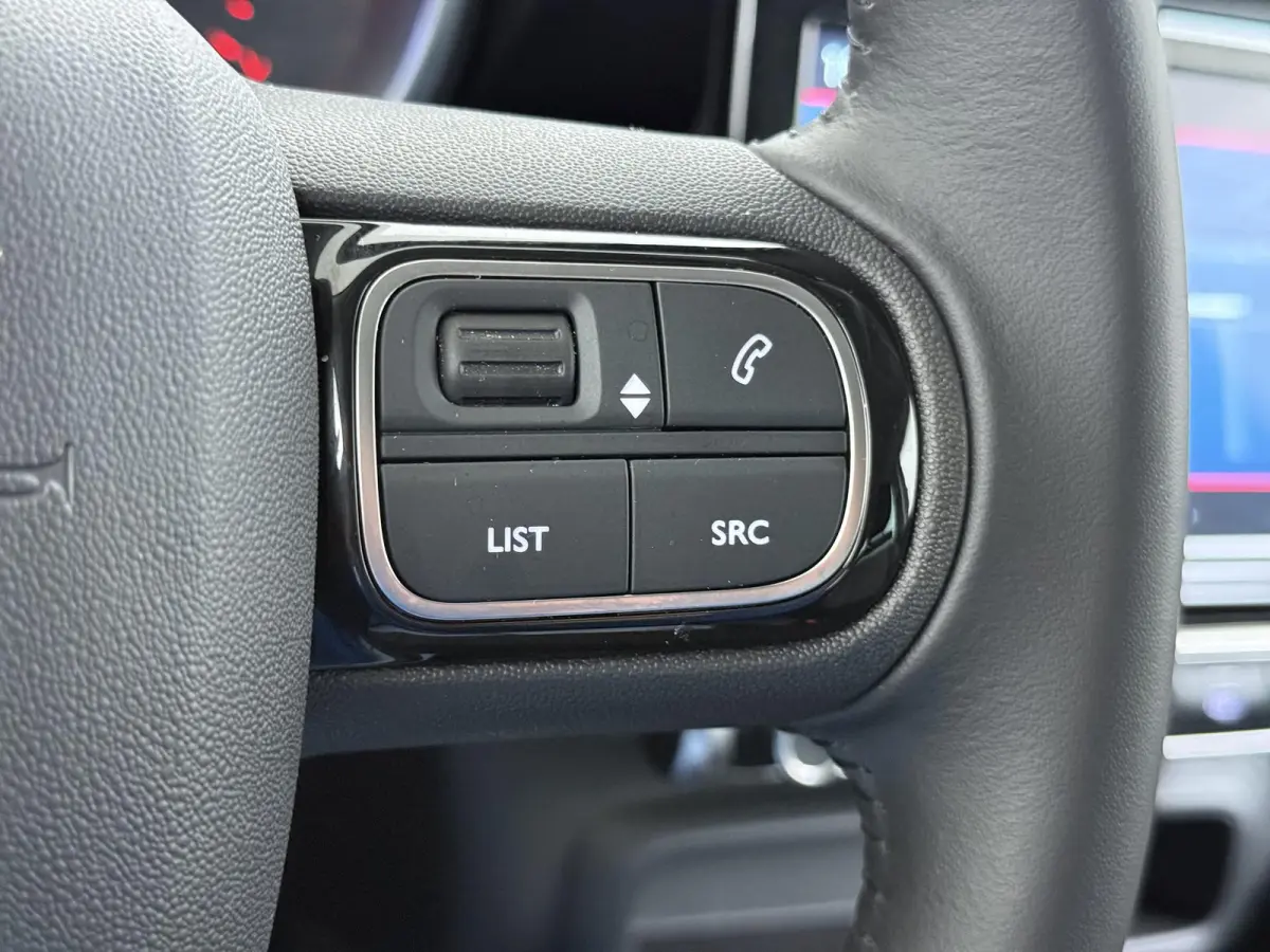 SUV Shine 110pk | Navigatie | Achteruitrijcamera | Climate Control | Cruise Control | Parkeersensoren | Apple Carplay / Android Auto | DAB+ radio | Bluetooth | Elektrisch inklapbare spiegels